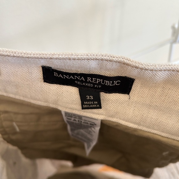 Banana Republic pleated linen shorts - Picture 3 of 3